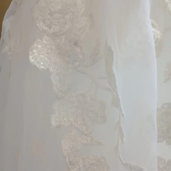 Elegant White, Tulle and Organza Wedding Gown - Picture 7 of 11